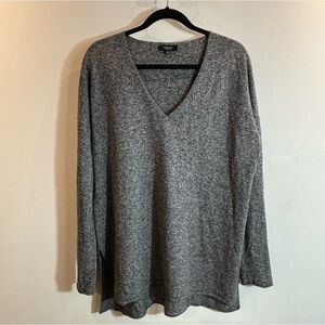 BABATON BY ARITZIA  Sz M V-Neck Long Sleeve High Low Linen Blend Sweater Top